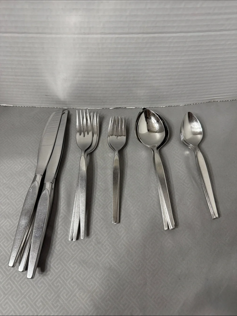Oneida Community SATINIQUE Older Pattern Stainless Flatware 4 5Pc Place Settings